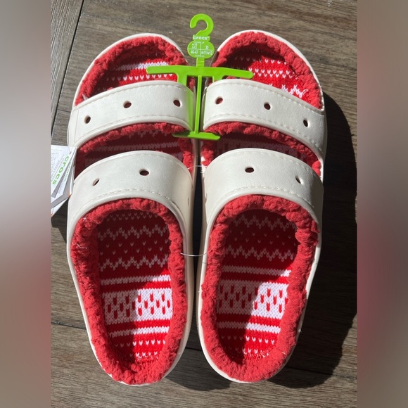 CROCS Other - NWT classic cozzzy holiday crocs